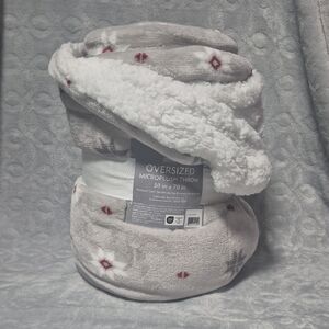 Oversized Microplush Throw Blanket - Gray and White.   50" X 70"